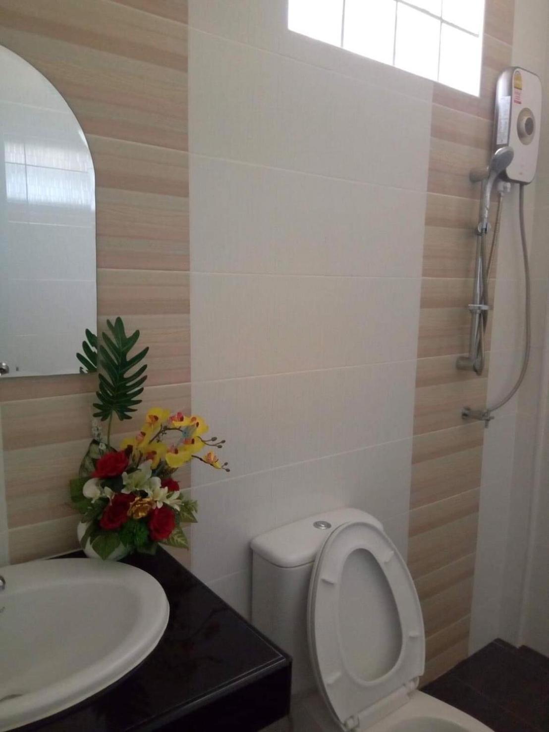 พร้อมหทัย รีสอร์ท Promhathai Resort Ban Khlong Toei Dış mekan fotoğraf
